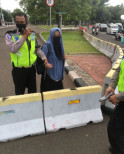 Polisi Amankan Wanita Bercadar yang Trobos Area Istana Negara