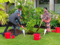 Menjelang IPU ke 144, Puan Maharani dan Presiden IPU Tanam Pohon Kelengkeng Simbol Perubahan Iklim