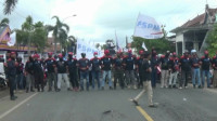Tuntutan Belum Dipenuhi, 1.000 Lebih Buruh Demo Blokir Jalur Pantura Tuban