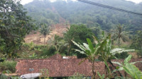 Longsor Bukit Leuweung Kadu Ciherang Sumedang, Warga Terdekat Lokasi Diimbau Untuk Menjauh
