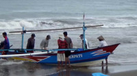 Nelayan Pesisir Barat Kesulitan Mendapatkan BBM