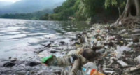 Sampah Nonorganik Cemari Danau Singkarak