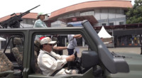 Momen Ketika Prabowo Jadi Supir 'Odong-Odong' di Indodefence 2022