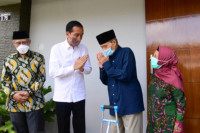 Presiden Jokowi Jenguk Buya Syafii
