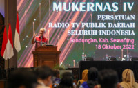 Governor Supports Development of Public Broadcasters