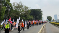 Peringati May Day 2022, Massa Buruh Lakukan Aksi di Depan Gedung DPR