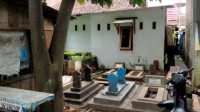 Kampung Unik Ratusan Rumah Berdiri di Tengah Area TPU Kemlaten