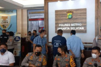 Sekuriti Gagalkan Perampokan Bank, Kapolres Metro Jakarta Selatan Berikan Penghargaan