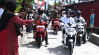 Momen Presiden Jokowi dan Ibu Negara Iriana Berboncengan Motor