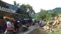Kemacetan Menjalar Puluhan Kilometer, Jalan Trans Sulawesi Lumpuh Total