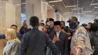 Tiba di Masjid Istiqlal, Mesut Ozil Disambut Masyarakat