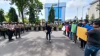Harga Minyak Goreng Tak Kunjung Turun, Puluhan Orang Demo di Kantor DPRD Banjarmasin