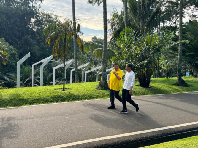 Ketum Golkar Airlangga Dan Presiden Jokowi Olahraga Dan Sarapan Bareng Di Istana Bogor