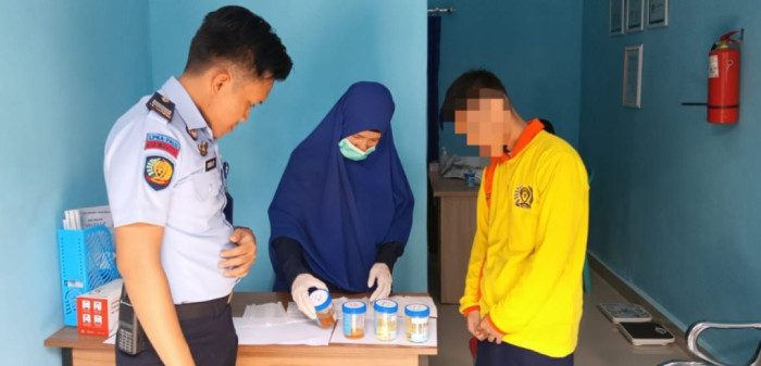 Cegah penyalagunaan narkoba, Puluhan Anak Binaan LPKA ll Palu Jalani Tes Urin
