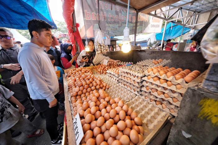Awali Kampanye di Kaltim, Cawapres Gibran Kunjungi Pasar Balikpapan