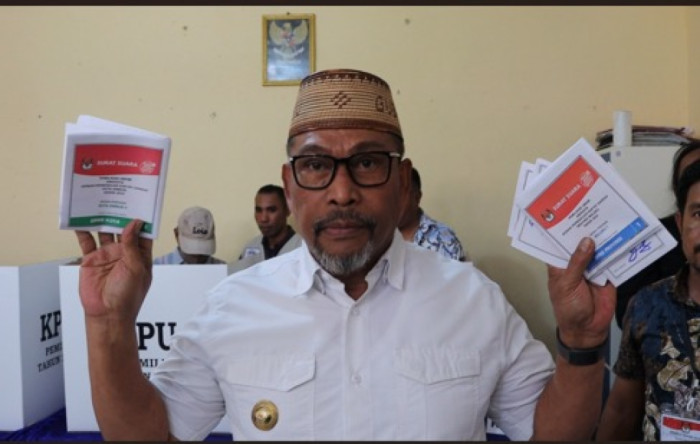 Gubernur Maluku Salurkan Hak Politiknya Di TPS 1, Kompleks Pemda, Kota Ambon