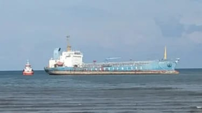 Kapal Tanker Terdampar di Perairan Pantai Appabatu Selayar