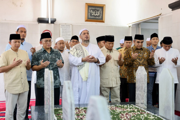 Prabowo Ziarah ke Habib Ali Kwitang, Sowan dan Minta Doa Untuk Pekerjaan Kedepan