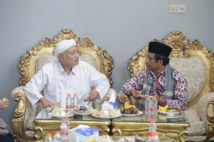 Kunjungan Spesial Mahfud MD ke Pondok Pesantren Al Hamidy Banyuanyar: Kenangan yang Tak Terlupakan
