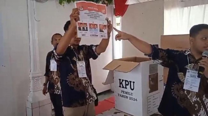 Suara Pertama untuk 03 di TPS Mahfud