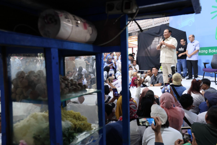 Prabowo Sapa Ratusan Pedagang Bakso di Bekasi