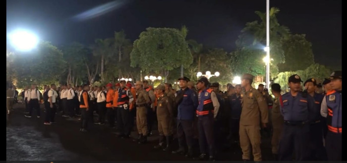 Masa Tenang, Satpol PP Kota Surabaya Sisir APK Di Sepanjang Jalan Protokol Surabaya