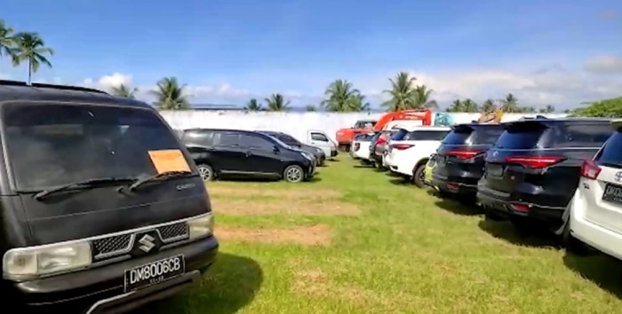 Mobil Mewah Sitaan Trading Forex Mantan Anggota Polri Penuhi Rupbasan Gorontalo