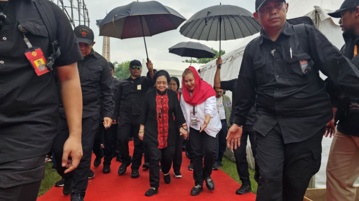 Hajatan Rakyat Semarang, Massa Tumpah Ruah Padati Lapangan Simpang Lima