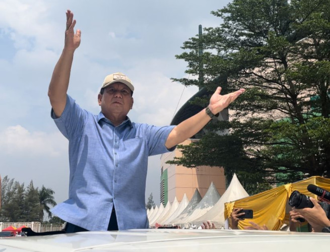 Hadiri Konsolidasi Golkar, Prabowo Ikut Masak dan Berjoget