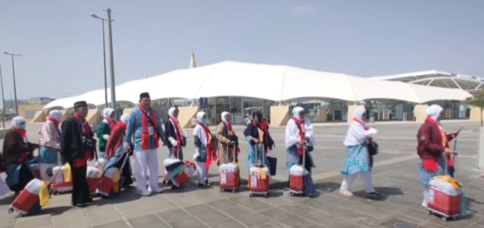 First Group of Indonesian Pilgrims Arrivedin Medina