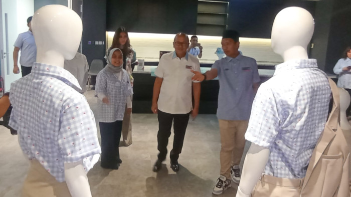 Rosan Kunjungi Merchandise Prabowo: Bangga dengan Kreatifitas UMKM Tanah Air