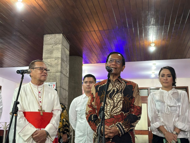 Kunjungi Katedral Jakarta, Mahfud MD: Negara Akan Aman Bila Masyarakat Laksanakan Ajaran Agamanya Dengan Baik