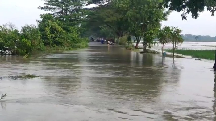 Banjir Lumpuhkan Akses Utama Jalan Panguragan-Klangenan