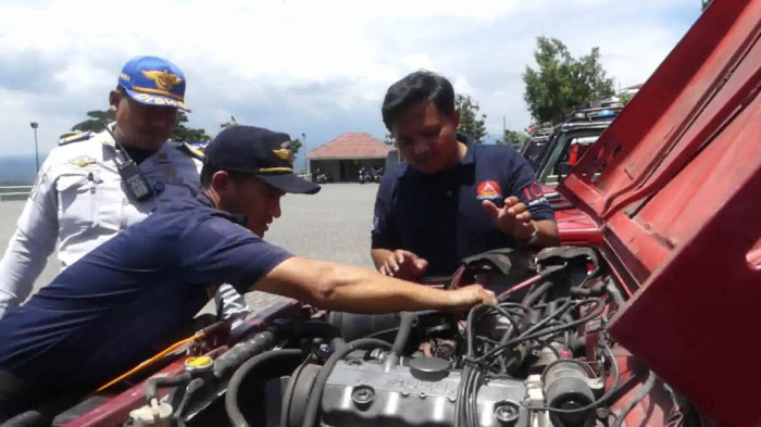 Puluhan Kendaraan Jeep di Tebing Breksi Jalani Uji Kelayakan Jalan