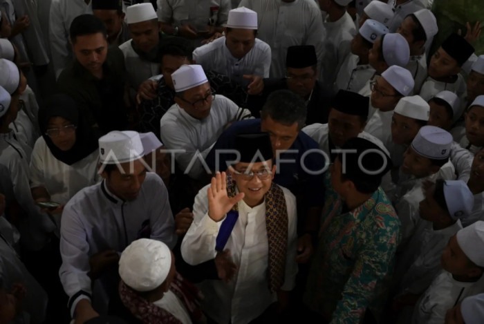 Sambangi Ponpes Al-Aziziyah NTB, Anies: Terima Kasih Sudah Mendidik Para Hafidz