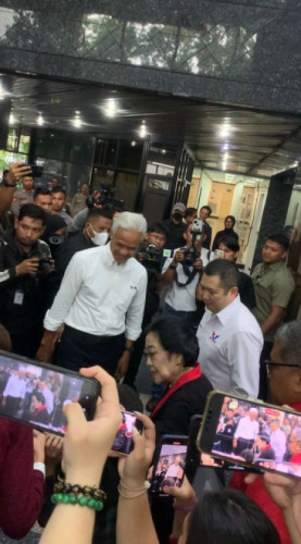 Didampingi Ganjar, Megawati Hadiri Rapat TPN di High End 