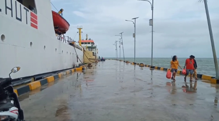 Cuaca Buruk di Tol Laut, 168 Penumpang Masih Tertahan di Pelabuhan Benteng Selayar
