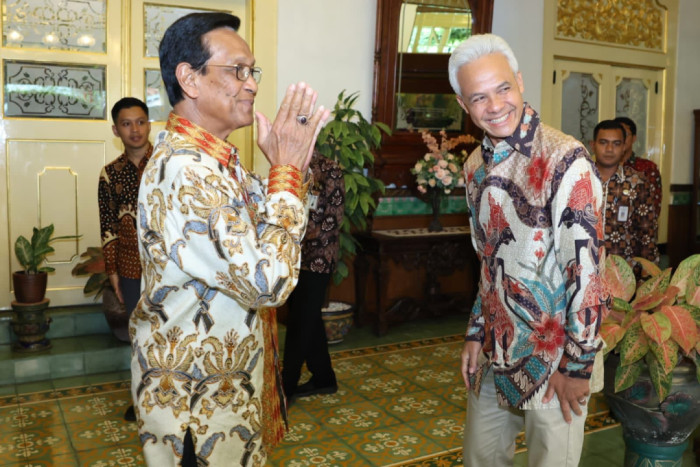 Ganjar Sowan Sri Sultan Hamengkubuwono X di Jogja: Minta Doa Restu