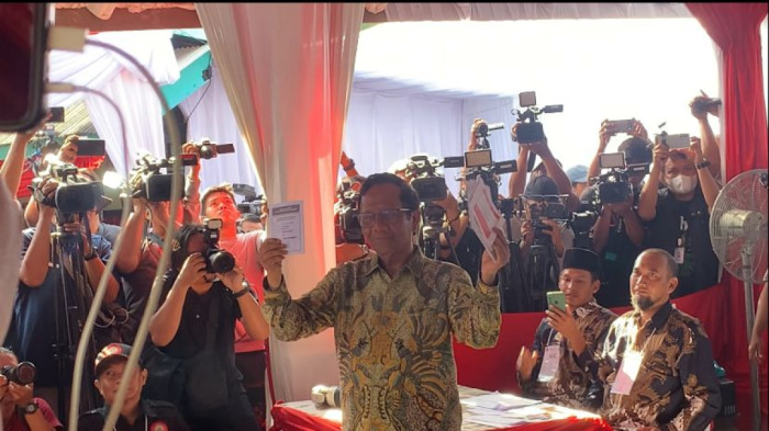 Mahfud MD Berikan Hak Suara di TPS 106 Maguwoharjo Yogyakarta