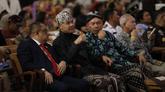 Ganjar Minta Lulusan Muda Bisa Optimalkan Potensi Perguruan Tinggi Hadapi Bonus Demografi