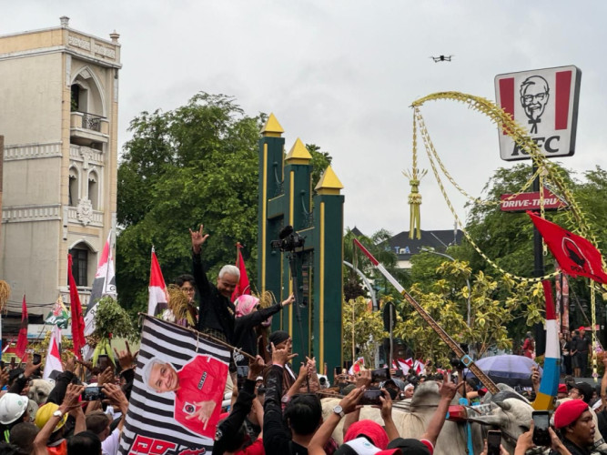 Jalanan Utama Solo Penuh Massa, Kirab Kebudayaan Ramaikan Hajatan Rakyat Ganjar-Mahfud