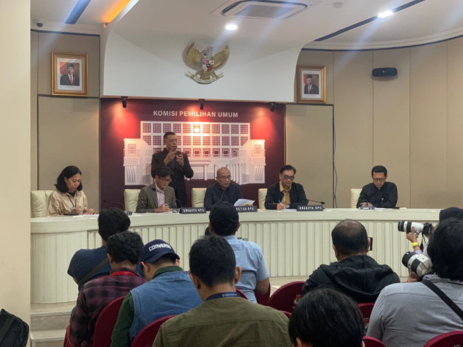 Hasyim Asy'ari Ungkap Alasan KPU Pusat Ambil Alih Pelaksanaan PSU di Malaysia