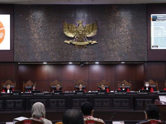 Sidang Lanjutan PHPU Kembali Digelar, Ketua KPU Telat Hadir