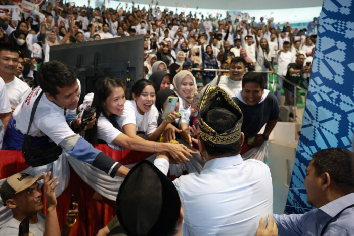 Capres Prabowo Subianto Sapa Ribuan Relawan Pendukungnya di Riau
