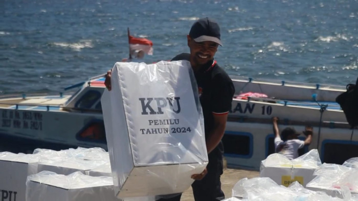 KPU Ternate Distribusikan Logistik Pemilu Di 3 Kecamatan Pulau Terluar