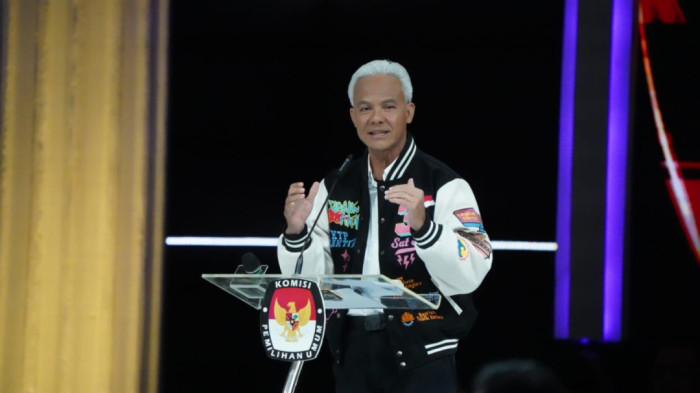 Ganjar Nilai Pemerintah Dapat Dikritik dengan Seni