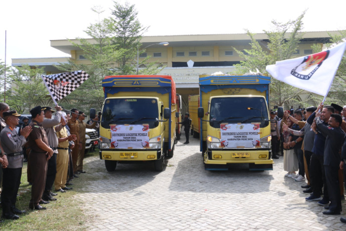 Pj Bupati Pidie Jaya Lepas Pendistribusian Logistik Pemilu Tahun 2024
