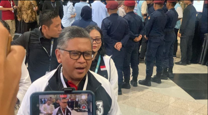 Hasto Hadir Debat Kelima, Pendukung Beri Doa Restu dan Ganjar-Mahfud Menampilkan yang Terbaik