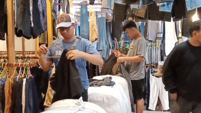 Larangan Impor Baju Bekas, Omset Pedagang Menurun Drastis