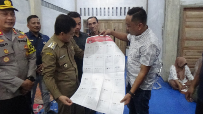 KIP Simeulue Mulai Sortir dan Lipat Surat Suara Untuk Pemilu